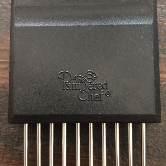 The Pampered Chef Hold N Slice Holder - Picture 2 of 7